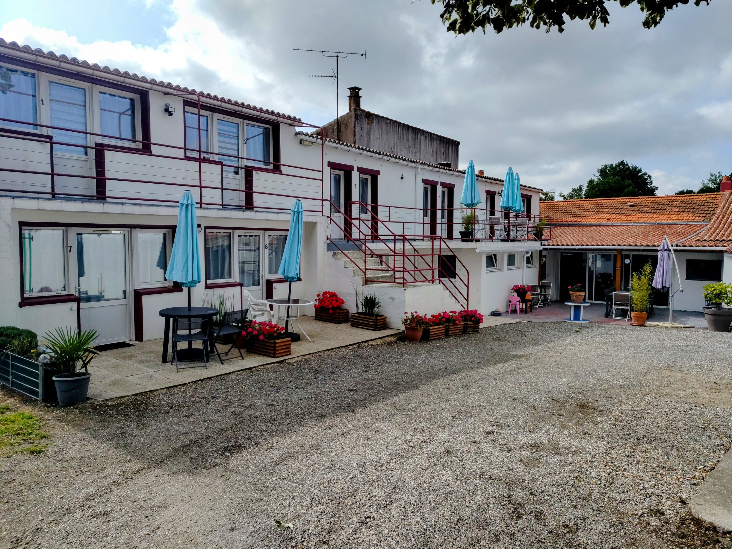 exterieurprolonge chambre d'hôtes balcon vu sur la terrasse