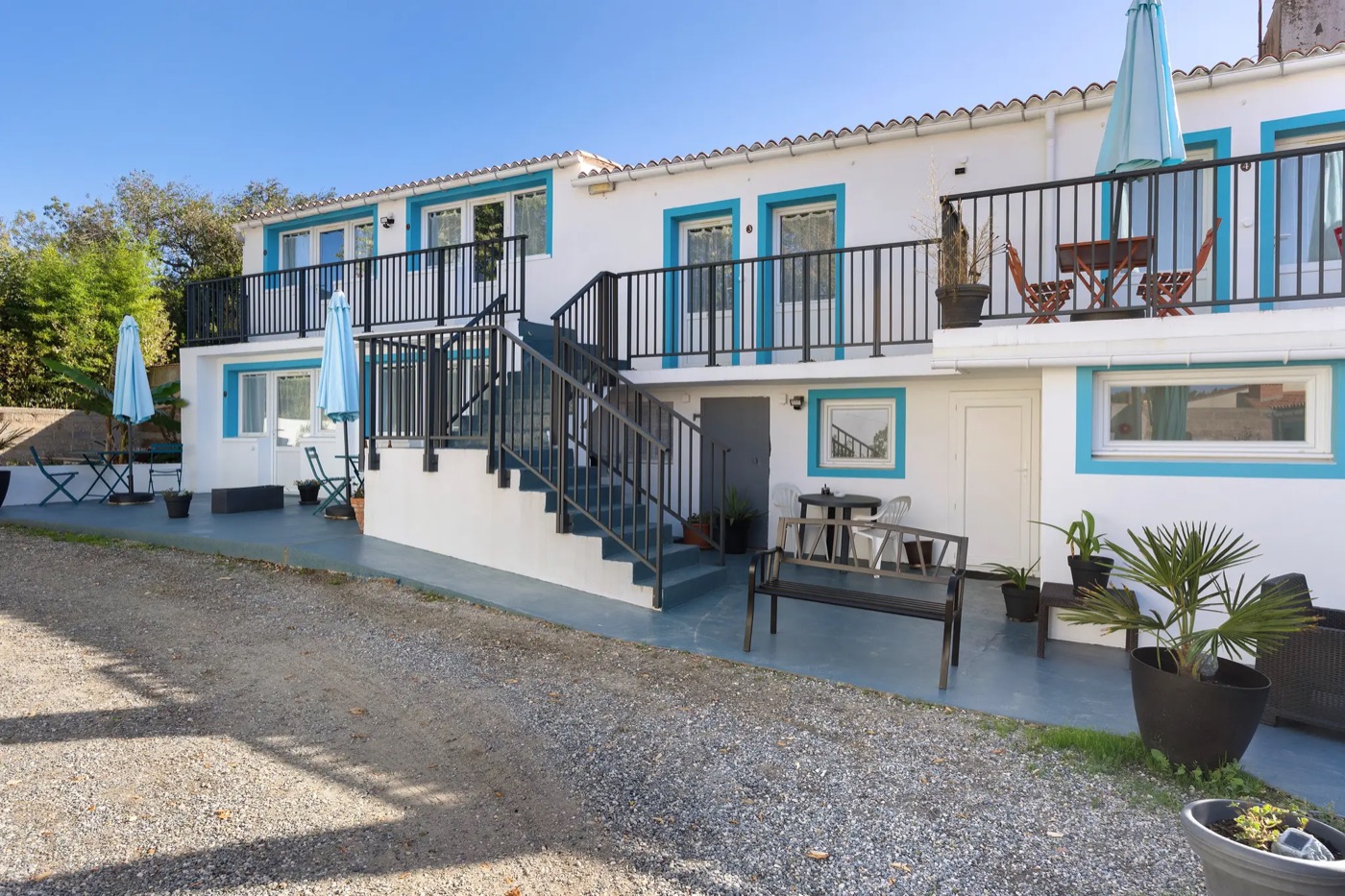 La maison d'hôtes et ses terrasses sur deux niveaux